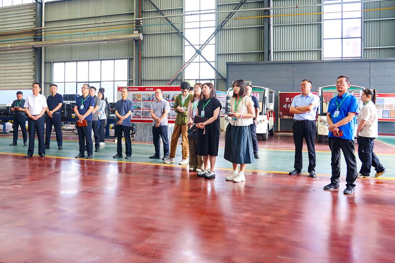 人民日?qǐng)?bào)等十余家新聞媒體齊聚河南礦山開(kāi)展系列采訪活動(dòng)